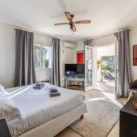 Luxurious Private 6-bed With Pool
